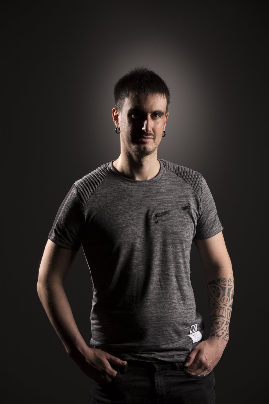 Asier Larrea, autor de La verdad tras la sombra